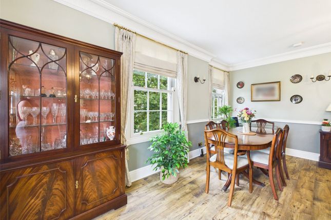 22 Wellington Place,, London Road, Gloucestershire photo 4