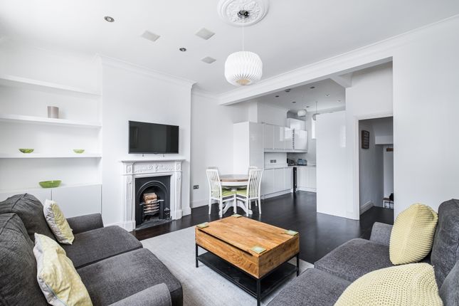 Duplex to rent in St. Peter's Street, London