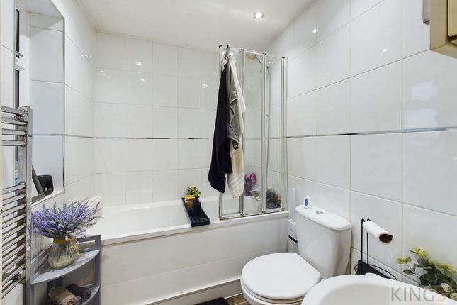 8 The Coppins Great North Road, Welwyn Garden City photo 4