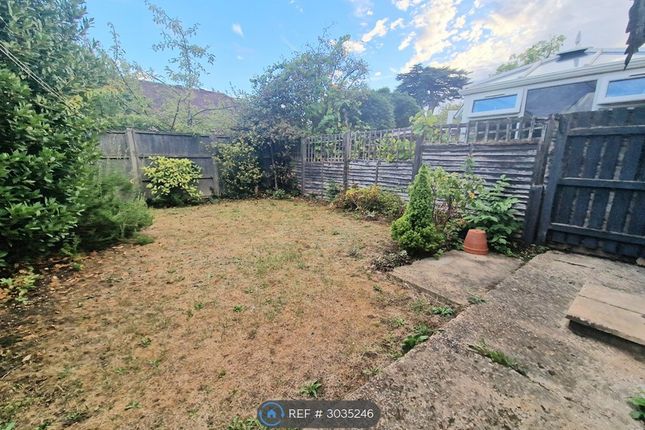 Cedars Drive, Uxbridge photo 3