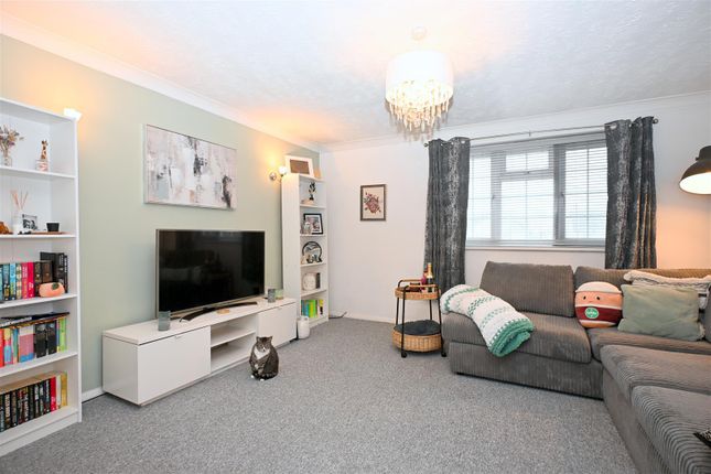 Flat 6, Chiltern Court, Albert Road, Polegate photo 2