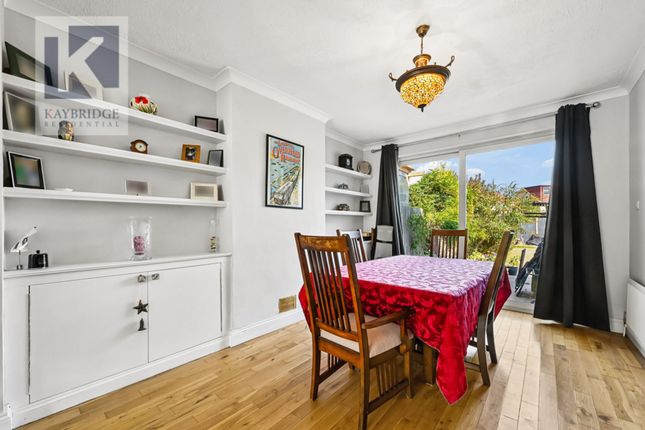 7 Stoneleigh Avenue, Worcester Park photo 3