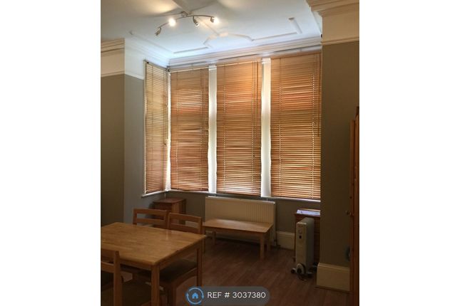 Studio, Chiswick High Road, London photo 2