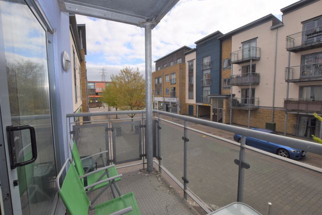 Flat to rent in Quayside Drive, Colchester