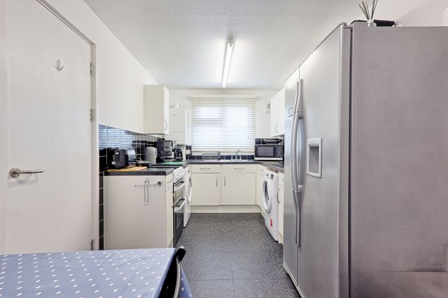 Hitchin Close, Romford photo 4