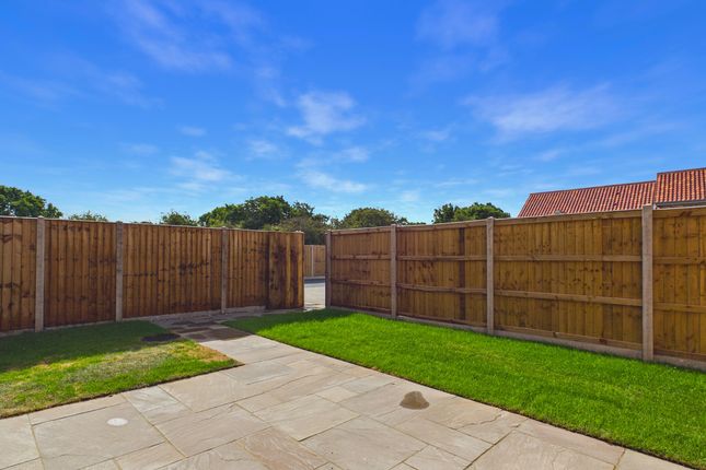 5, Nightingale Close, Saxmundham photo 3