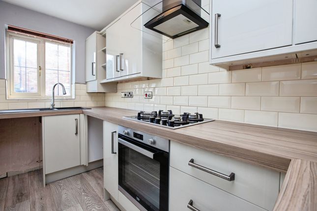 6, Guylers Hill Drive, Mansfield photo 2
