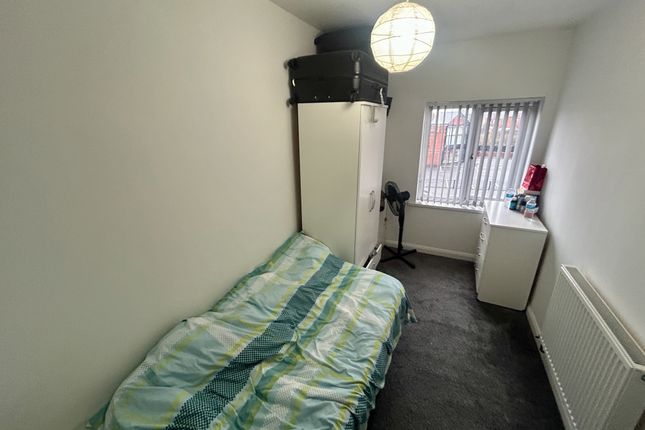 Flat D, 827, Warwick Road, Birmingham photo 4