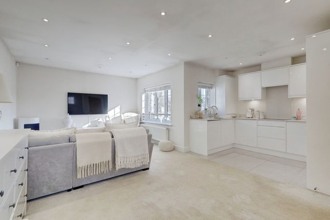 Flat Flat 19, 242, High Road, Benfleet photo 2
