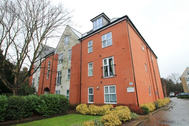 Flat to rent in Archers Road, Southampton