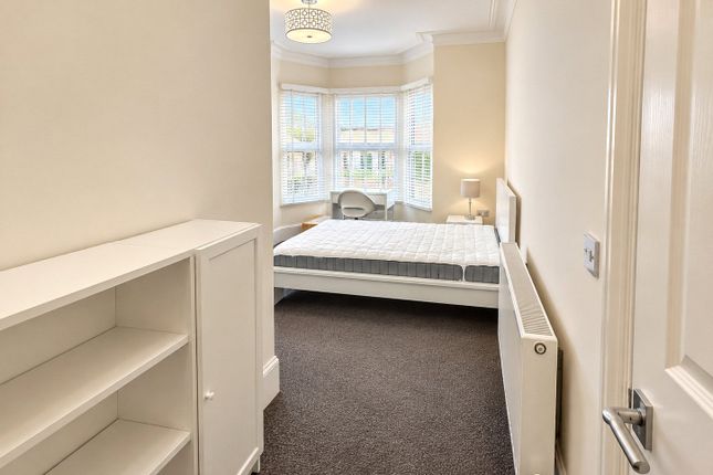Room 5, 15, Warren Road, Kent photo 3
