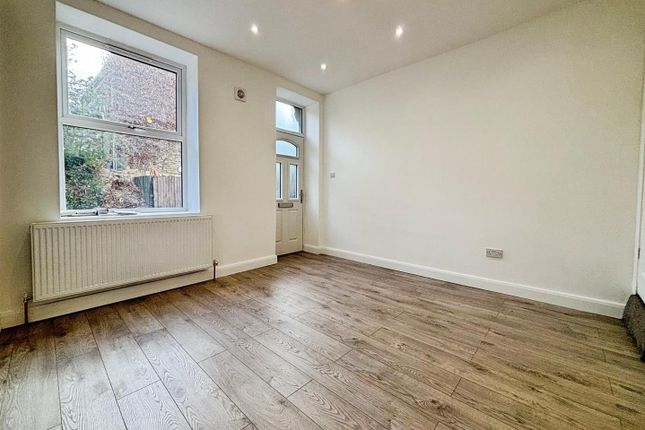 1, Ash Grove, Bradford photo 3