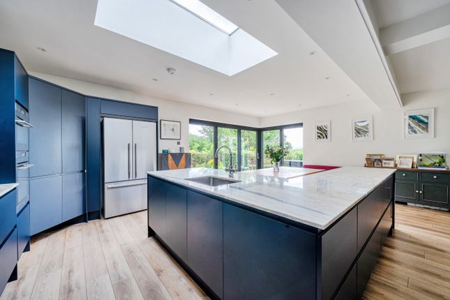10, Mount Close, Woking photo 3