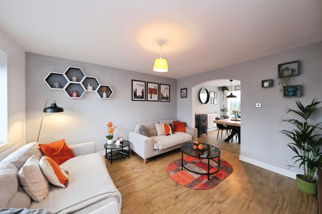 8, Lynmouth Drive, Derbyshire photo 2