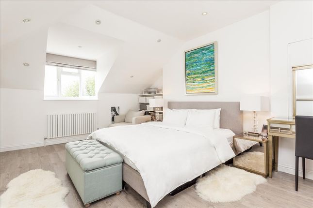 Flat for sale in Isis Court, Grove Park Road, Chiswick