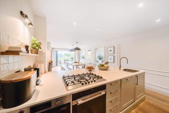 14 Brambridge, Eastleigh photo 3