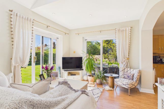 1 Manor Green, North Frodingham, East Riding of Yorkshire photo 4