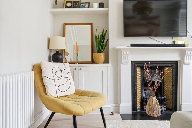 27a, Hambalt Road, London photo 3