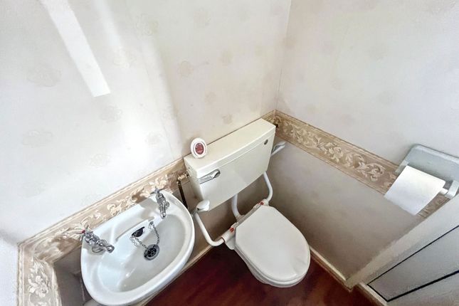 2, Hesledon Close, Stockton-on-Tees photo 4