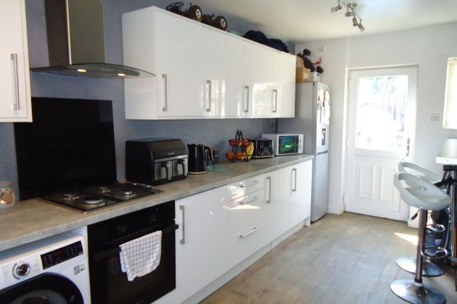 45, Windmill Road, Leeds photo 4