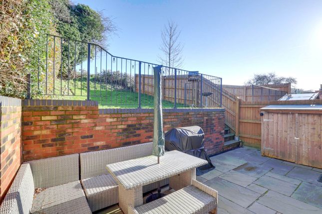 1, Hillview Close, Sonning Common photo 2