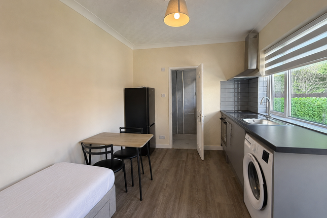 42, Wyndale Avenue, London photo 2