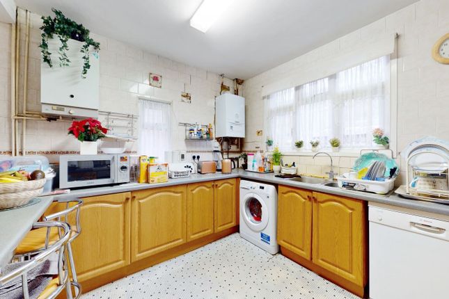 Terraced house for sale in Colindale Avenue, London