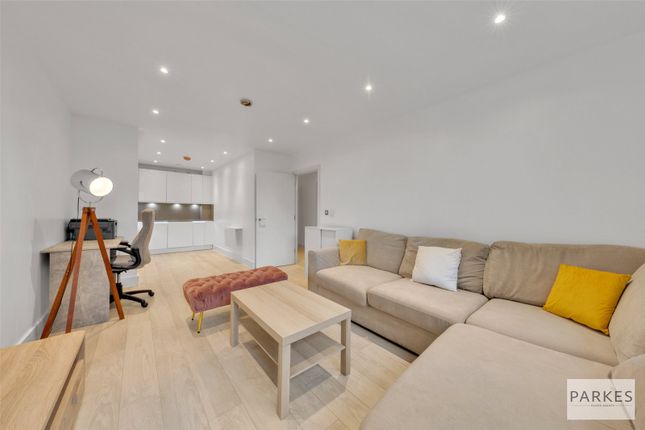 Flat 63,, 4, Bodiam Court, London photo 3