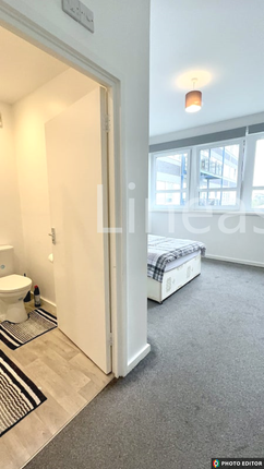 Flat to rent in Calderwood Street, Woolwich Arsenal