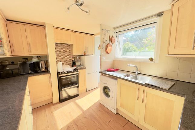 1, Elvetham Road, Fleet photo 3