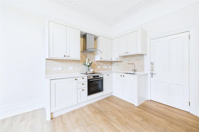 Flat 3, Chilthorne, 15, St Johns Road, Clevedon photo 4