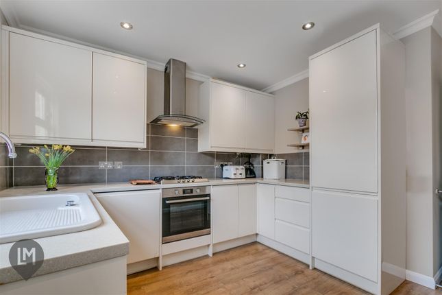 Thumbnail Flat for sale in Camborne Mews, London