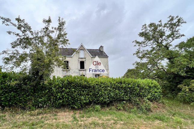 Farmhouse for sale in Querrien, Bretagne, 29310, France
