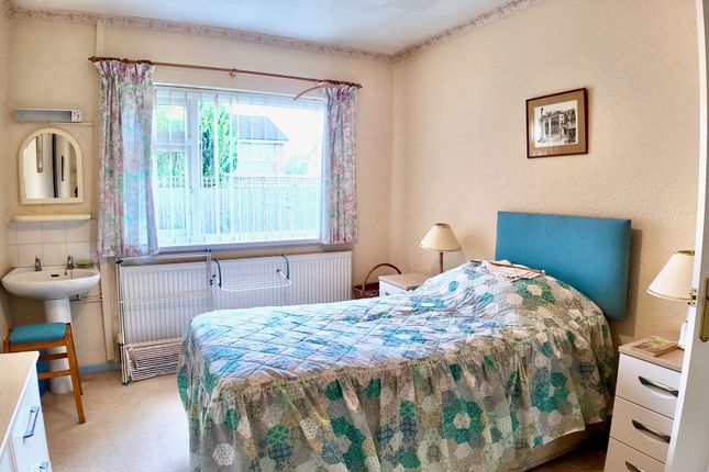 51 Rolls Avenue, Hengoed photo 4