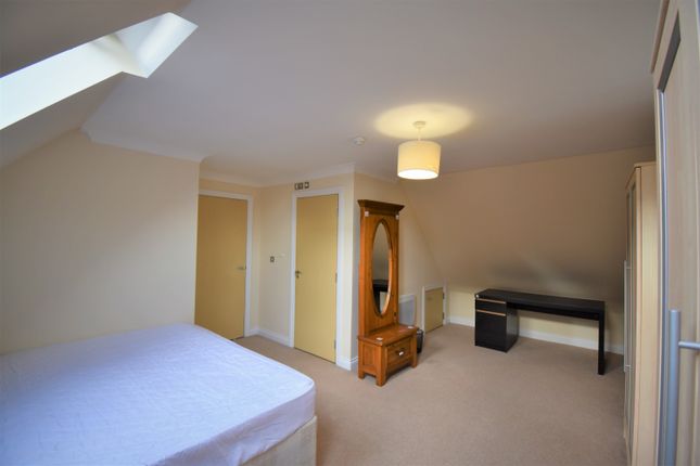 Flat to rent in Waterside Lane, Colchester