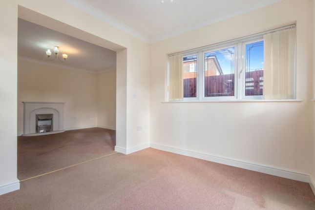 2, Reeders Croft Chilwell, Beeston, Nottingham photo 3