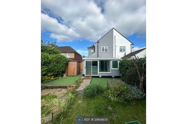 Meadfield Road, Slough photo 2