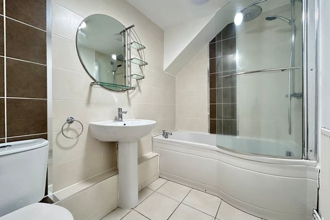 4, Greenfield Court, Leeds photo 5
