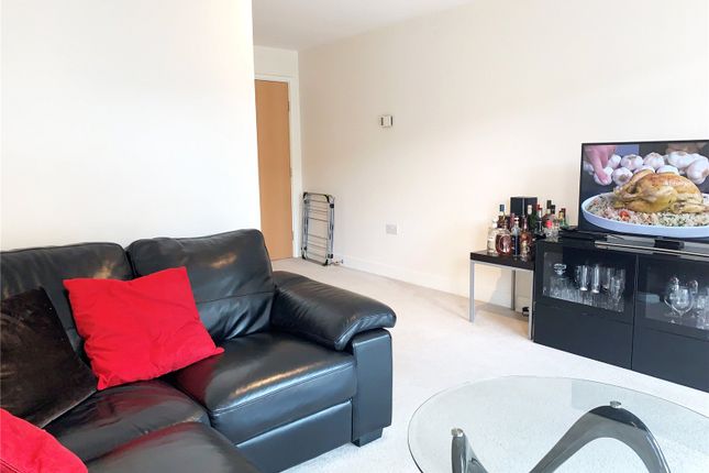 Flat to rent in Hitherwood Court, London