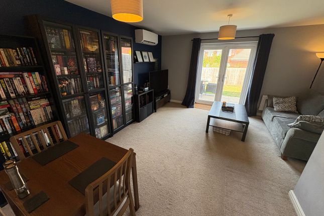 45, Buxton Crescent, Leicestershire photo 2