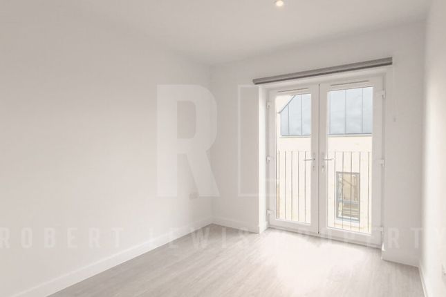 Flat to rent in High Road