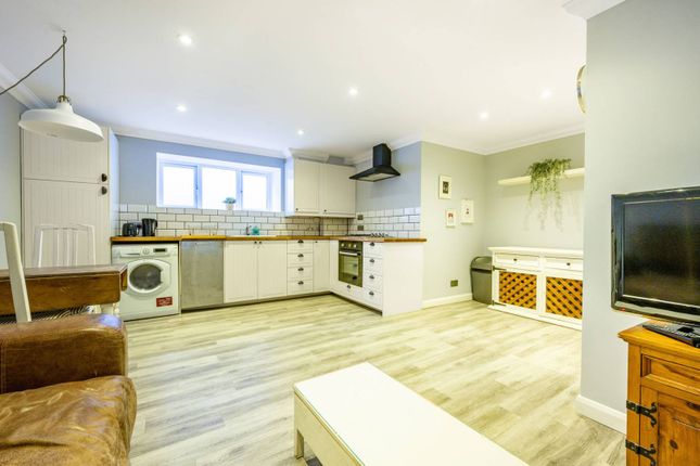 Flat for sale in Hopton Road, Streatham, London