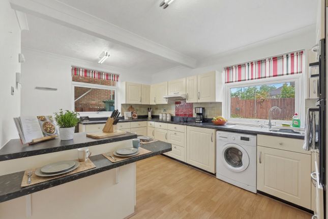 25, Elgar Crescent, Cardiff photo 4