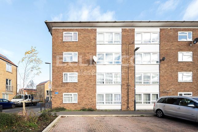 Flat for sale in Chichester Court, Stanmore, Middlesex