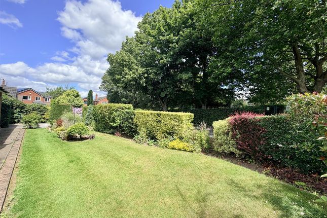 5, High Elm Drive, Altrincham photo 4