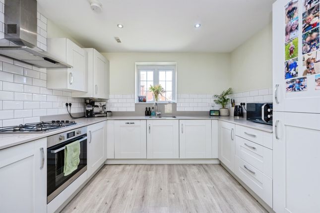 26, Hare Meadow, Bedford photo 2