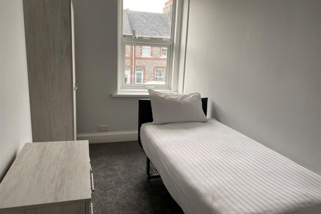 Room to rent in Windsor Road, Torquay