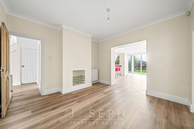 140 Colchester Road, Ipswich photo 4