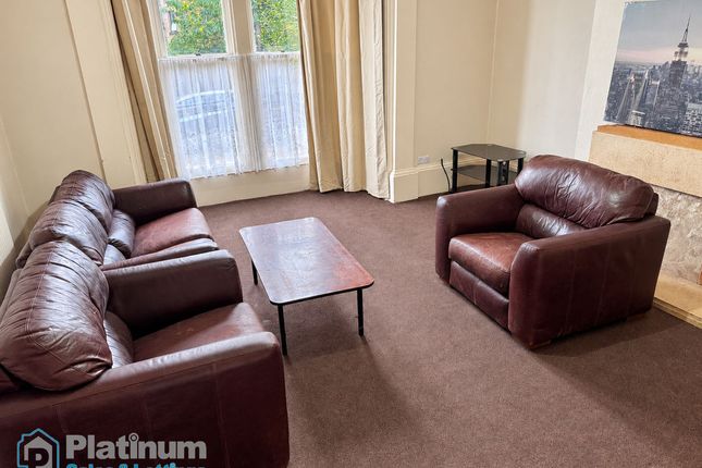Elmwood Avenue, Huddersfield photo 3