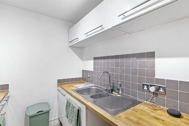 Flat 10 The Orkneys, 3, Salisbury Road, Blandford Forum photo 4